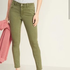 NWOT! Olive Old Navy Rockstar Jeans